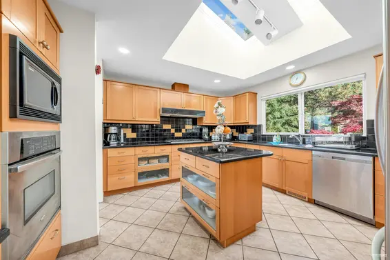 4673 Woodburn Road, West Vancouver For Sale - image 32
