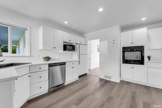 1475 Kings Avenue, West Vancouver For Sale - image 9