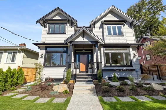 458 East 10Th Street, North Vancouver