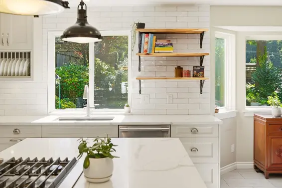 4575 Cliffmont Road, North Vancouver For Sale - image 3