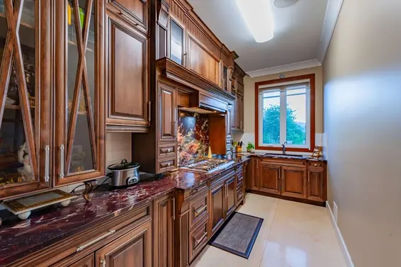 706 Roslyn Boulevard, North Vancouver For Sale - image 11