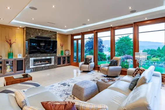 706 Roslyn Boulevard, North Vancouver For Sale - image 12