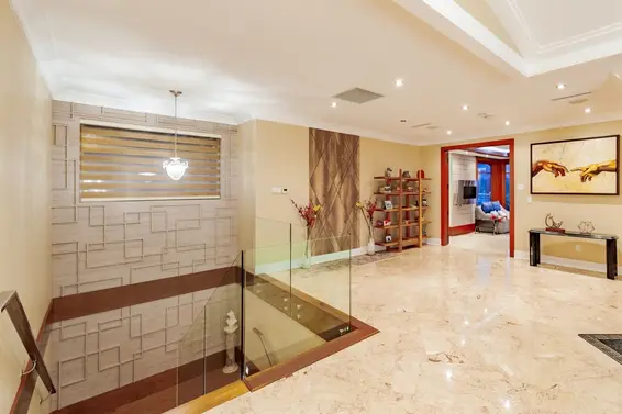 706 Roslyn Boulevard, North Vancouver For Sale - image 15