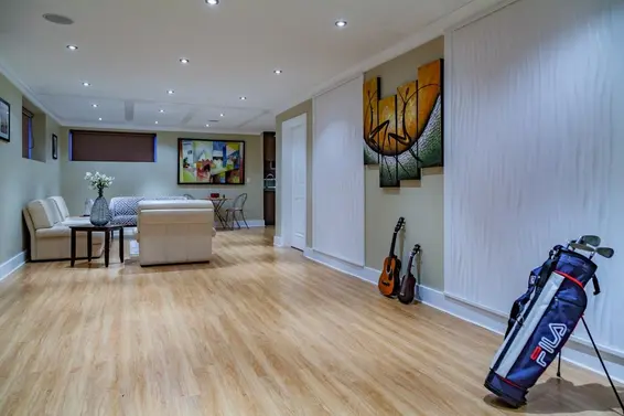 706 Roslyn Boulevard, North Vancouver For Sale - image 25