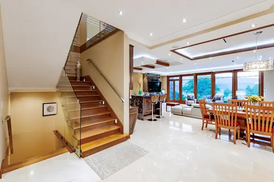 706 Roslyn Boulevard, North Vancouver For Sale - image 35