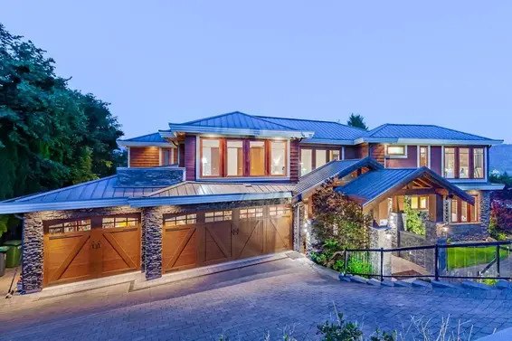 706 Roslyn Boulevard, North Vancouver For Sale - image 3