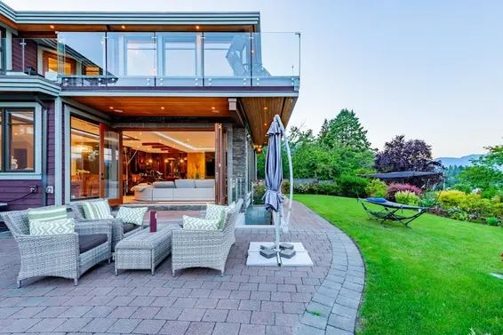 706 Roslyn Boulevard, North Vancouver For Sale - image 5