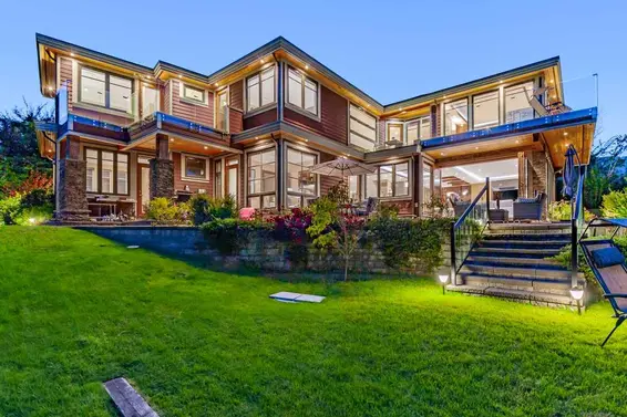 706 Roslyn Boulevard, North Vancouver For Sale - image 6