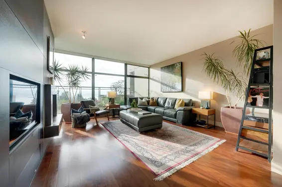 301 3315 Cypress Place, West Vancouver