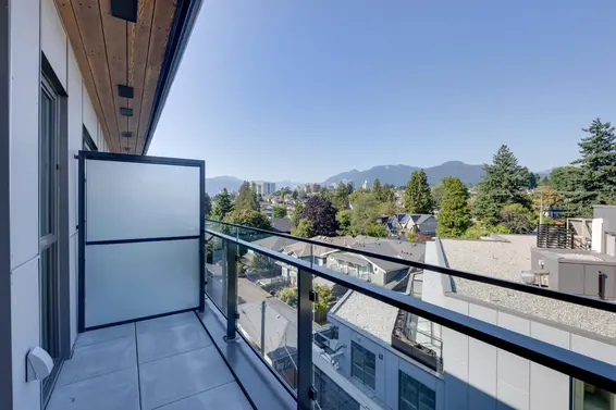 663 422 East 3rd Street, North Vancouver For Sale - image 13