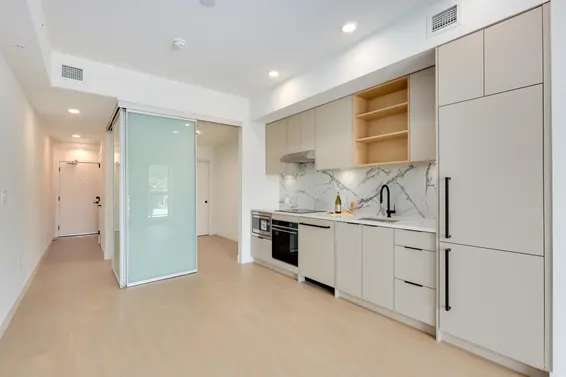 663 422 East 3rd Street, North Vancouver For Sale - image 3