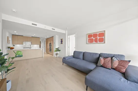 404 1210 East 27th Street, North Vancouver For Sale - image 2