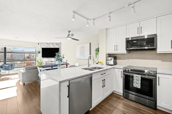 410 124 West 3rd Street, North Vancouver