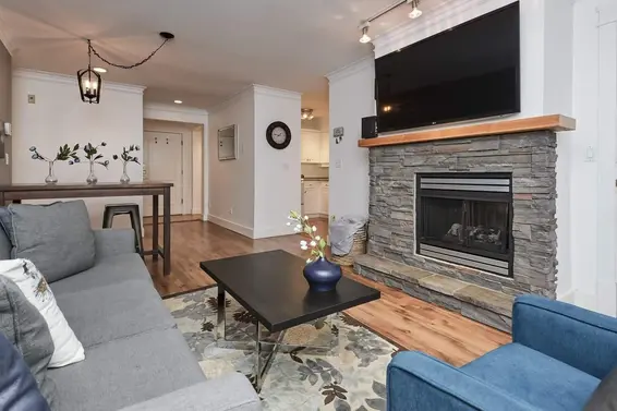 203 1523 Bowser Avenue, North Vancouver