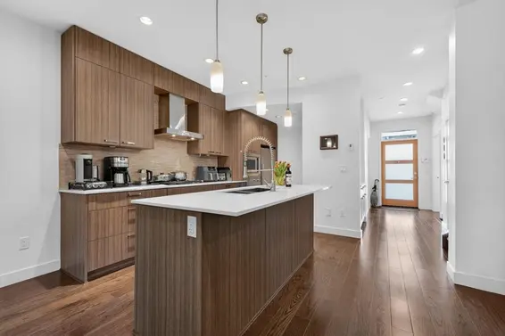 621 14th Street Street, West Vancouver For Sale - image 4