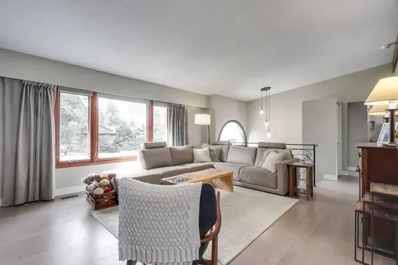 578 East Carisbrooke Road, North Vancouver For Sale - image 3