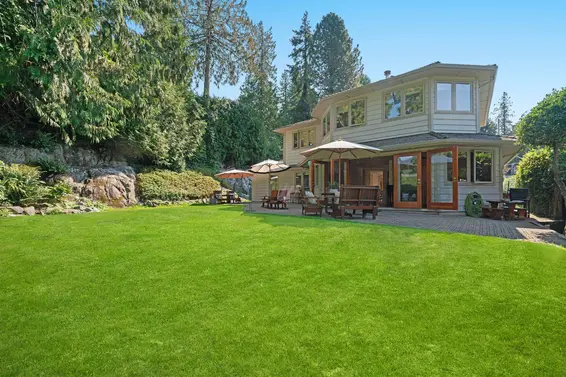 5475 Greenleaf Road, West Vancouver For Sale - image 2