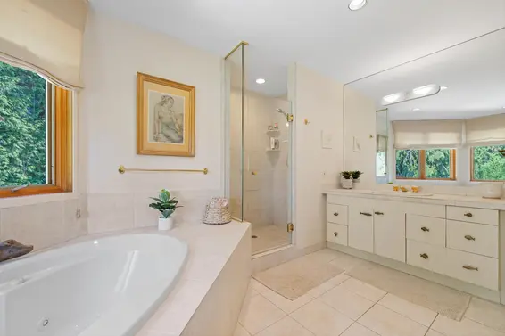 5475 Greenleaf Road, West Vancouver For Sale - image 25