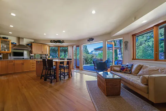 5475 Greenleaf Road, West Vancouver For Sale - image 6