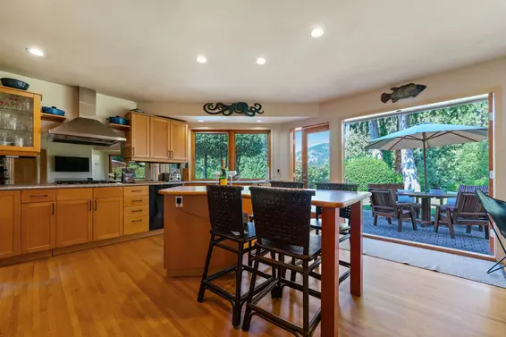 5475 Greenleaf Road, West Vancouver For Sale - image 8