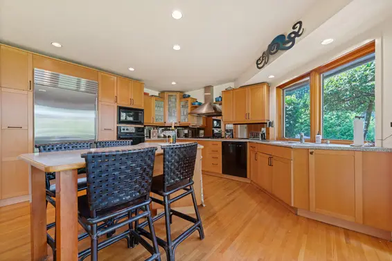 5475 Greenleaf Road, West Vancouver For Sale - image 9