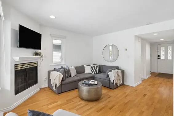207 1518 Bowser Avenue, North Vancouver For Sale - image 11