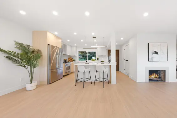 1225 Cloverley Street, North Vancouver For Sale - image 4