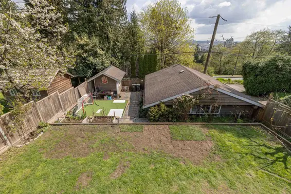 1119 Cloverley Street, North Vancouver For Sale - image 17