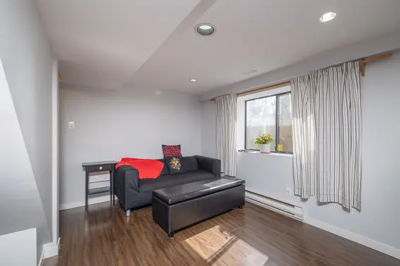 1119 Cloverley Street, North Vancouver For Sale - image 19