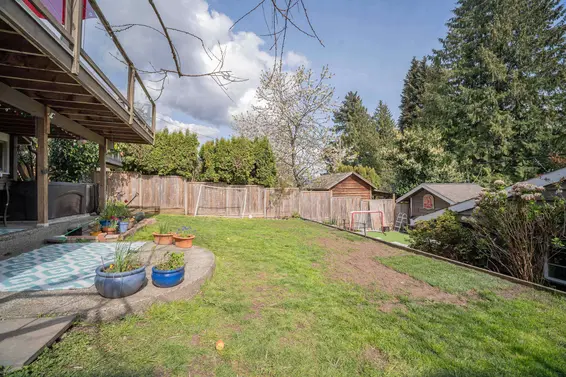 1119 Cloverley Street, North Vancouver For Sale - image 31