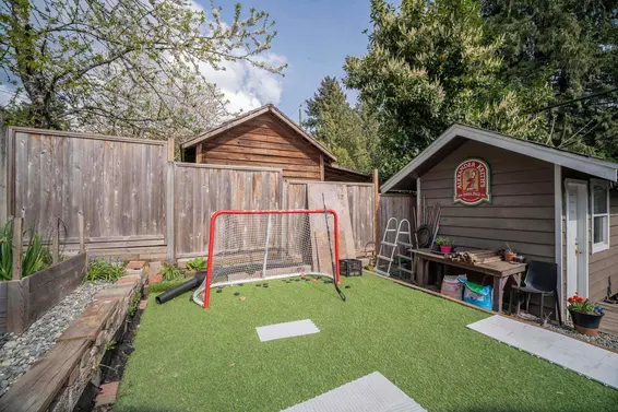 1119 Cloverley Street, North Vancouver For Sale - image 34