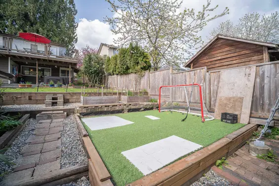 1119 Cloverley Street, North Vancouver For Sale - image 35