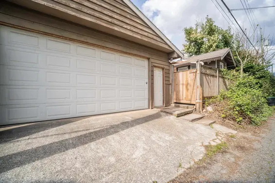 1119 Cloverley Street, North Vancouver For Sale - image 36