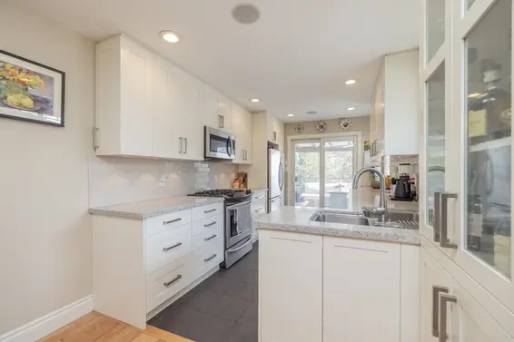 1119 Cloverley Street, North Vancouver For Sale - image 6