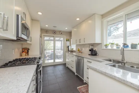 1119 Cloverley Street, North Vancouver For Sale - image 8