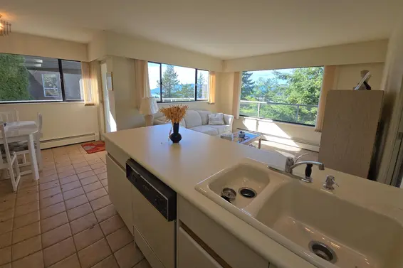 4764 Woodburn Road, West Vancouver For Sale - image 12