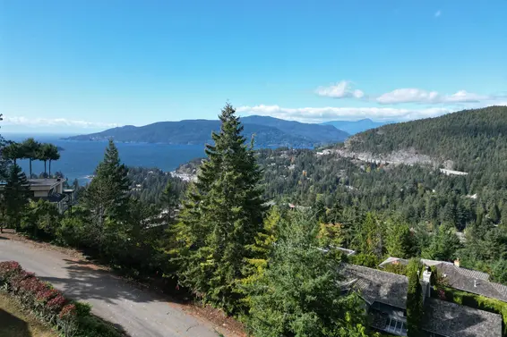 4764 Woodburn Road, West Vancouver For Sale - image 2