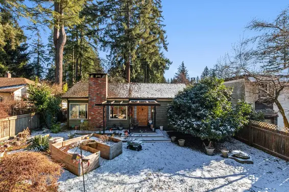 2262 Edgemont Boulevard, North Vancouver
