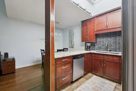 303 145 East 12th Street, North Vancouver For Sale - image 3