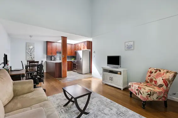 303 145 East 12th Street, North Vancouver For Sale - image 7