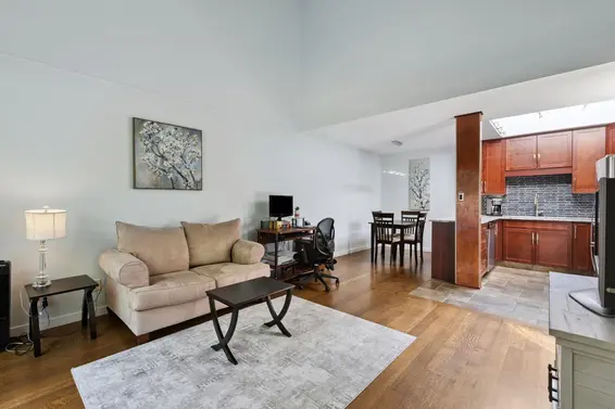 303 145 East 12th Street, North Vancouver For Sale - image 8