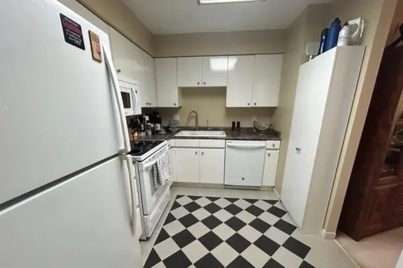 810 1327 East Keith Road, North Vancouver For Sale - image 7