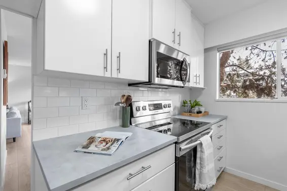 204 1721 St. Georges Avenue, North Vancouver