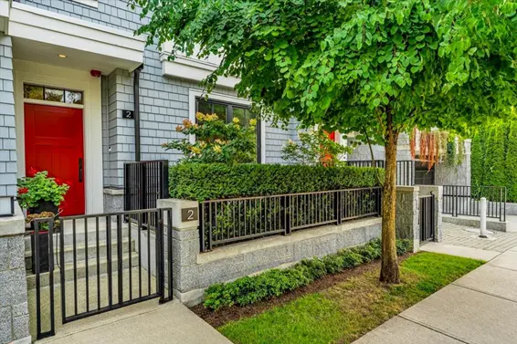 2 1133 Ridgewood Avenue, North Vancouver