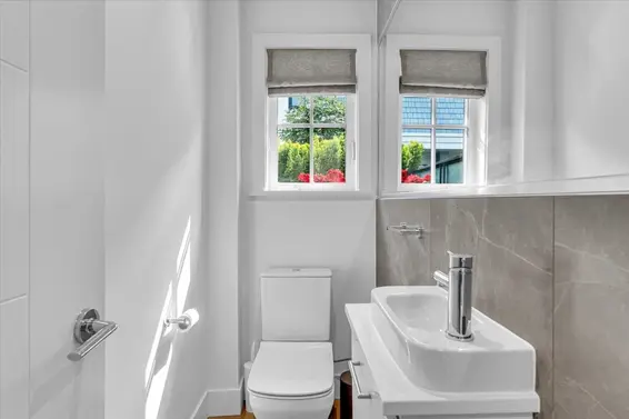 2 1133 Ridgewood Avenue, North Vancouver For Sale - image 11