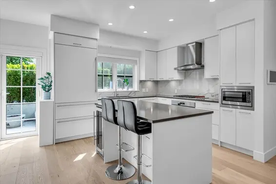 2 1133 Ridgewood Avenue, North Vancouver For Sale - image 2