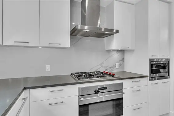 2 1133 Ridgewood Avenue, North Vancouver For Sale - image 4