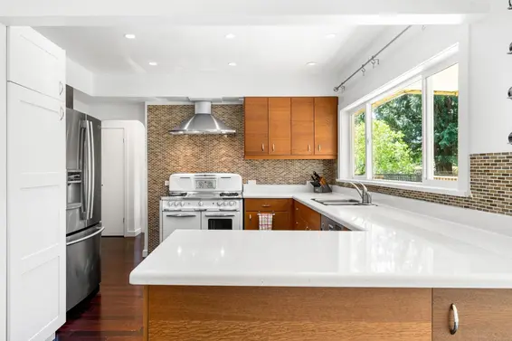 2195 Cortell Street, North Vancouver For Sale - image 17