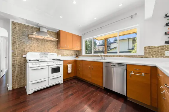 2195 Cortell Street, North Vancouver For Sale - image 20