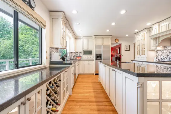 5704 Westport Road, West Vancouver For Sale - image 3